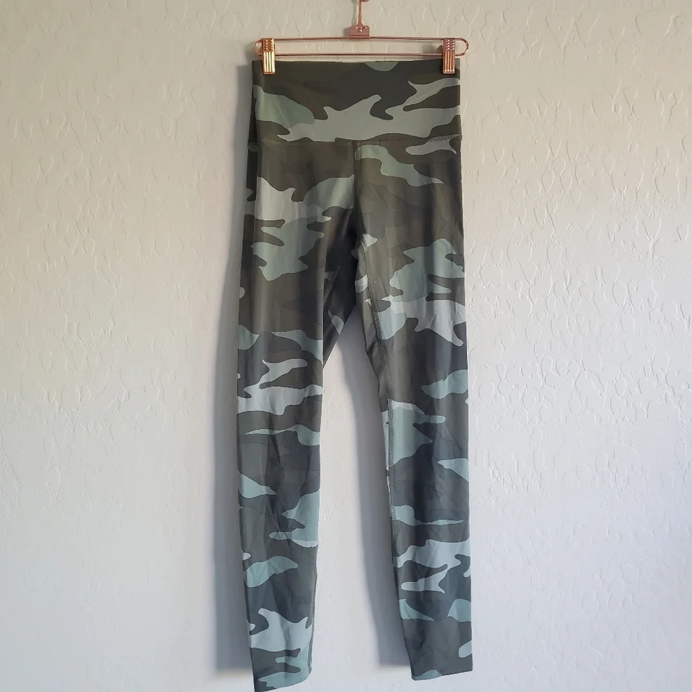 PINK VS Camo Leggings‎ Small Green